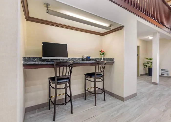 Comfort Near I-57 Inn