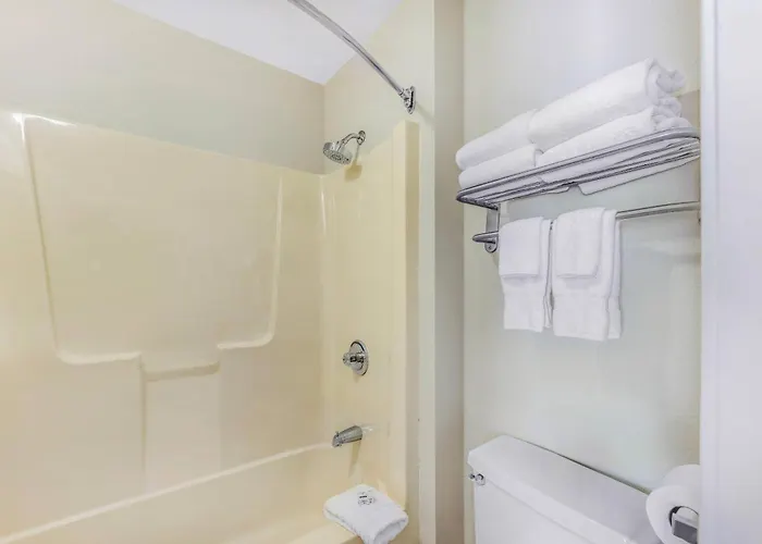 Inn Comfort Near I-57